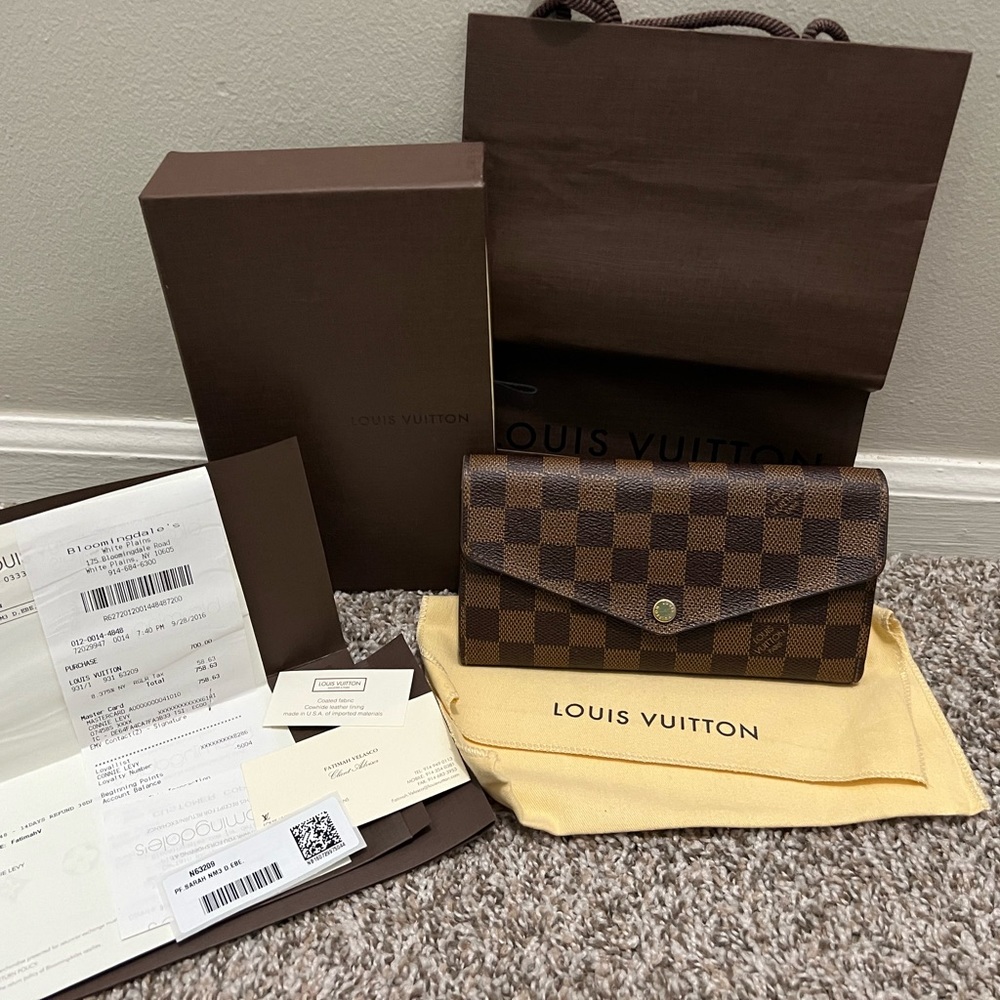 Authentic Louis Vuitton Sarah Wallet Damier